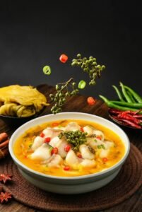 Pescado en caldo picante con verdura encurtida
